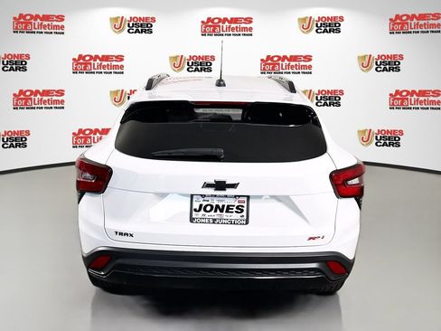 Used 2024 Chevrolet Trax RS w/ Sunroof Package FWD image 14