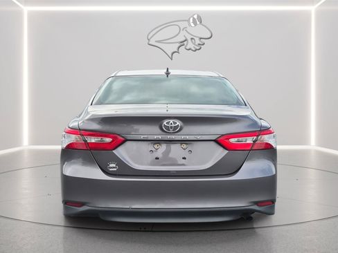 Used 2019 Toyota Camry FWD image 4