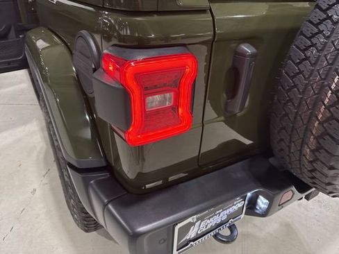 Used 2022 Jeep Wrangler Unlimited Sahara AWD/4WD image 36