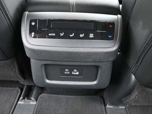 Used 2025 Nissan Pathfinder SL image 14