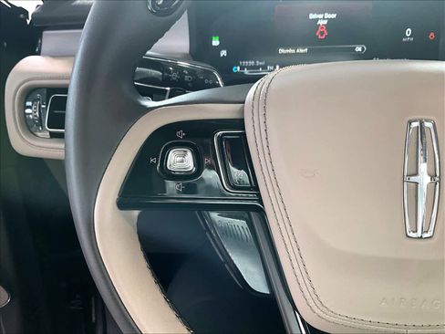 Used 2023 Lincoln Aviator Standard image 23