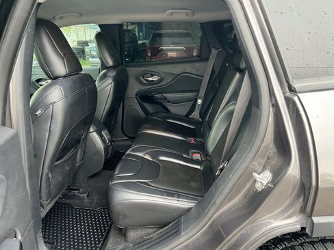 Used 2020 Jeep Cherokee Latitude Plus image 25