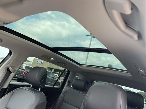 Used 2023 Volkswagen Tiguan SE FWD image 18