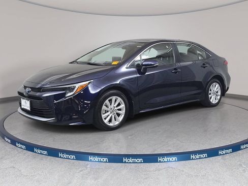 Used 2025 Toyota Corolla XLE FWD image 1