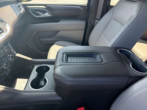 Used 2023 GMC Yukon XL SLT w/ SLT Luxury Package AWD/4WD image 27
