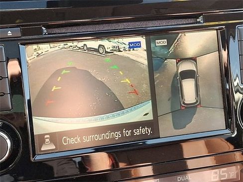 Used 2018 Nissan Rogue SL w/ Premium Package image 19