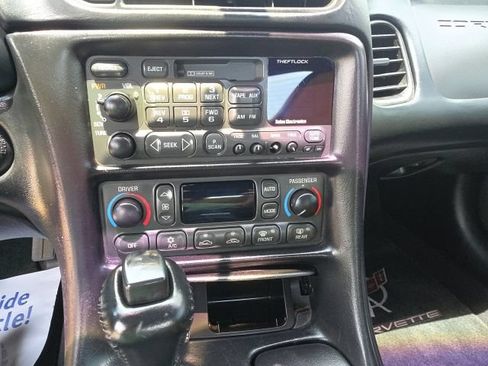 Used 2002 Chevrolet Corvette Convertible w/ Preferred Equipment Group2 RWD image 6
