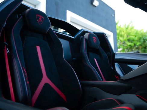 Used 2021 Lamborghini Aventador SVJ AWD/4WD image 17