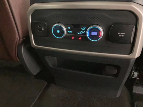 Used 2022 Ford Expedition Max Limited image 12