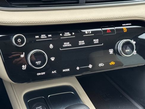 Certified 2025 INFINITI QX60 Luxe w/ Vision Package AWD/4WD image 19
