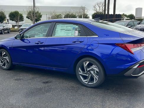 New 2025 Hyundai Elantra Limited image 11