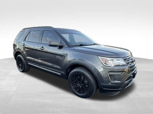 Used 2019 Ford Explorer XLT image 9