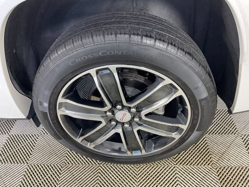 Used 2019 GMC Acadia Denali w/ Technology Package AWD/4WD image 6
