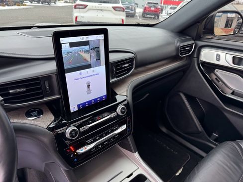 Certified 2022 Ford Explorer Platinum w/ Equipment Group 601A image 31