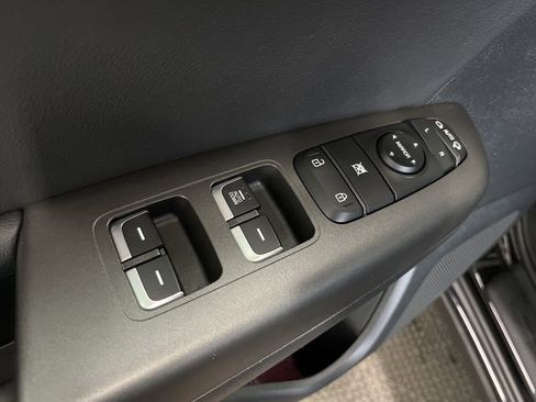 Used 2022 Kia Sportage Nightfall Edition image 4