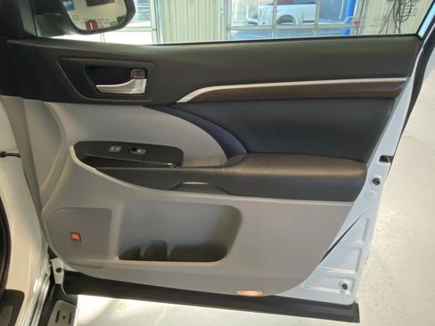 Used 2015 Toyota Highlander Limited image 24