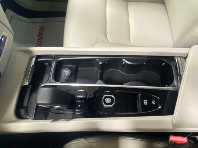 Used 2025 Volvo XC60 T8 Plus w/ Protection Package Premier AWD/4WD image 26