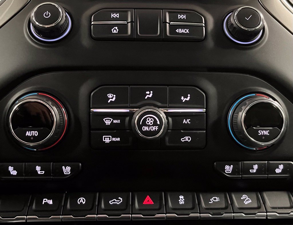 Used 2021 Chevrolet Silverado 1500 LTZ AWD/4WD image 39