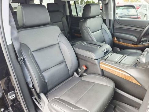 Used 2020 Chevrolet Suburban Premier w/ Premier 6.2L Value Package image 17