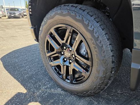 Used 2025 Chevrolet Silverado 1500 LT Trail Boss w/ Convenience Package II AWD/4WD image 13