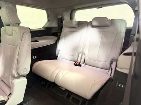 Used 2022 Jeep Grand Cherokee L Overland w/ Luxury Tech Group IV image 23