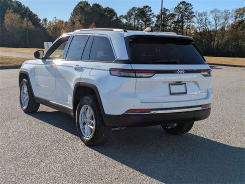 New 2025 Jeep Grand Cherokee Laredo image 6