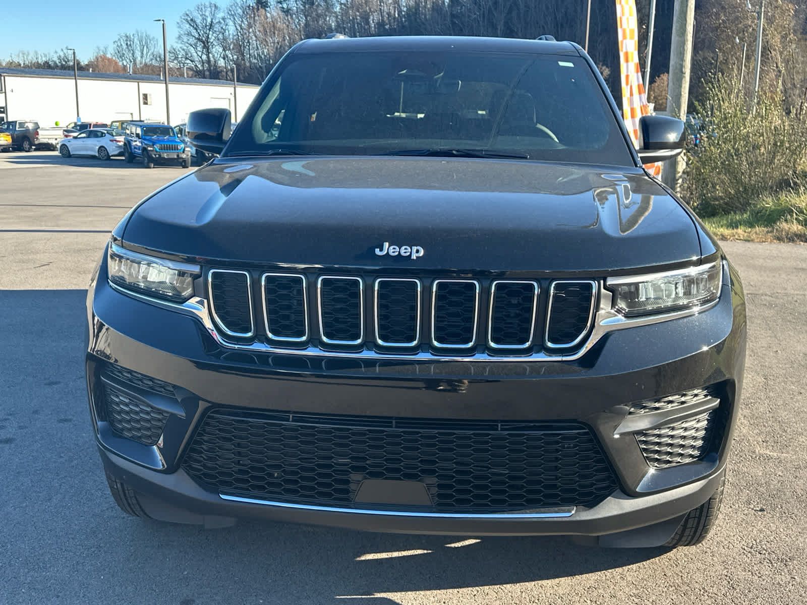 New 2025 Jeep Grand Cherokee Laredo X w/ Luxury Tech Group I AWD/4WD image 2
