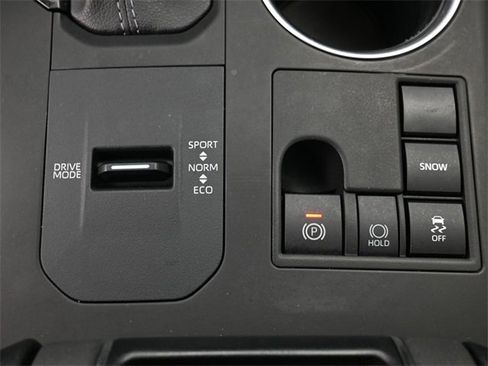 Used 2023 Toyota Highlander LE image 25