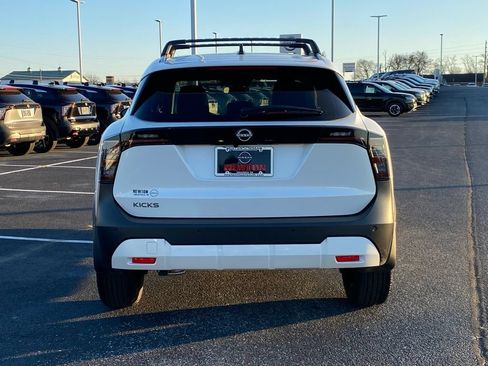 New 2026 Nissan Kicks SV w/ SV Premium Package FWD image 5