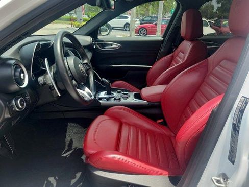 Used 2023 Alfa Romeo Giulia Veloce RWD image 19