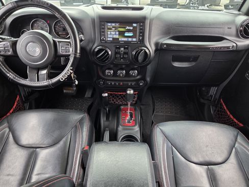 Used 2017 Jeep Wrangler Unlimited Rubicon AWD/4WD image 7