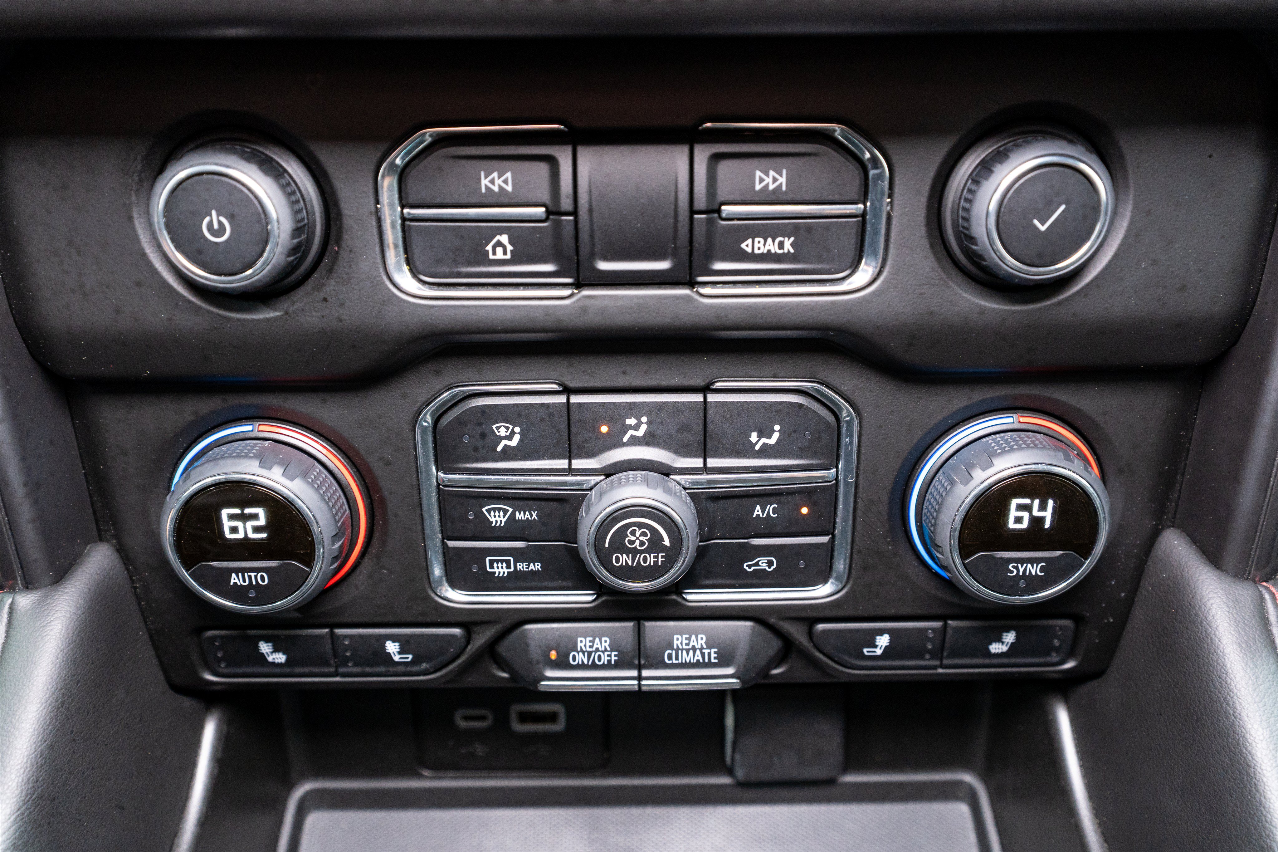 Used 2024 Chevrolet Tahoe RST w/ Luxury Package AWD/4WD image 21