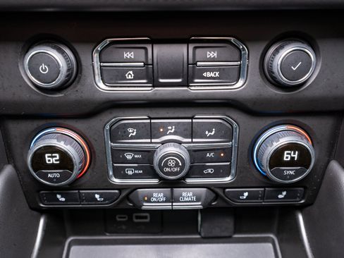 Used 2024 Chevrolet Tahoe RST w/ Luxury Package AWD/4WD image 21