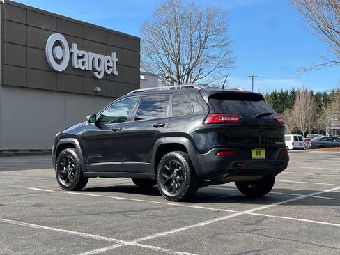 Used 2015 Jeep Cherokee Trailhawk w/ Leather Interior Group AWD/4WD image 3