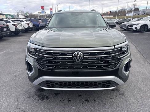 New 2026 Volkswagen Atlas Peak Edition AWD/4WD image 2