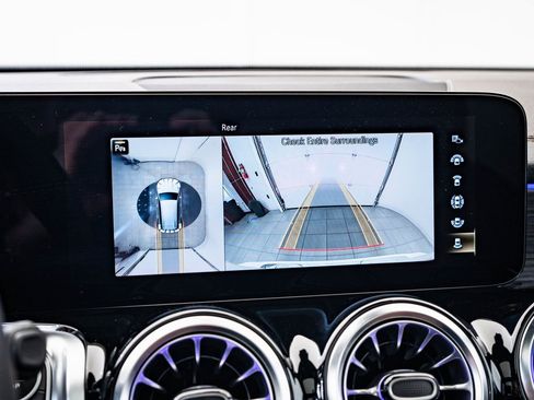 Certified 2023 Mercedes-Benz GLB 250 4MATIC image 33