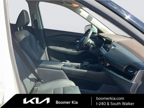 Used 2023 Nissan Rogue SL w/ SL Premium Package image 11