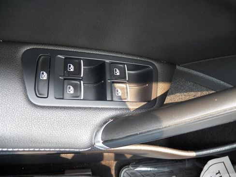 Used 2018 Volkswagen Golf 4-Door AWD/4WD image 20