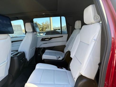 New 2026 Chevrolet Suburban Premier RWD image 25