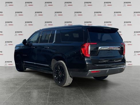 Used 2023 GMC Yukon XL SLT w/ SLT Premium Package image 5