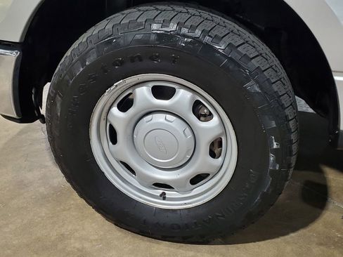 Used 2011 Ford F150 XLT w/ XLT Chrome Pkg image 41