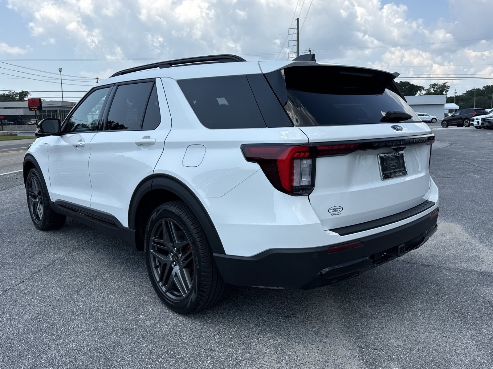 Used 2025 Ford Explorer ST-Line w/ Premium Package AWD/4WD image 3