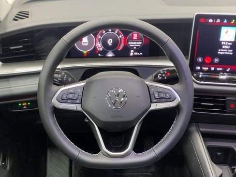 New 2025 Volkswagen Tiguan SE image 35