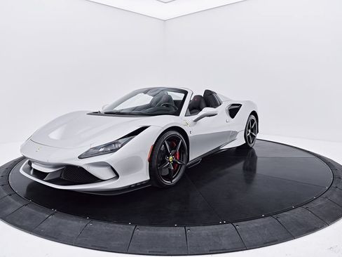 Used 2022 Ferrari F8 Tributo RWD image 27