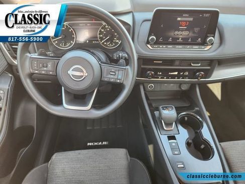 Used 2023 Nissan Rogue SV FWD image 3