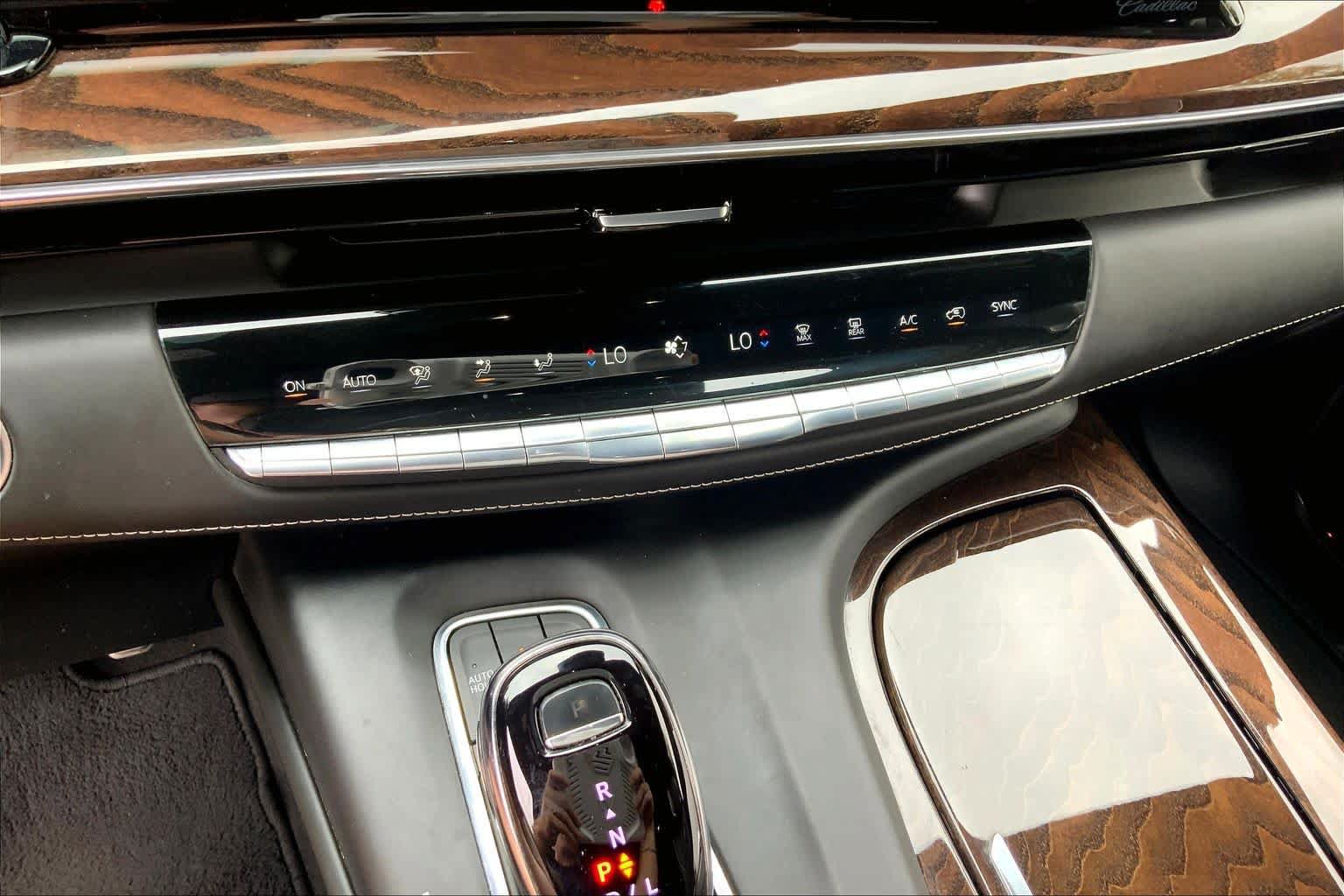 Used 2022 Cadillac Escalade Sport Platinum w/ Heavy-Duty Trailer Package AWD/4WD image 35