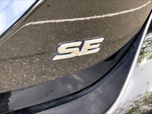 Certified 2023 Toyota Camry SE image 9