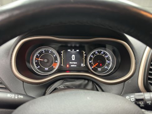 Used 2015 Jeep Cherokee Latitude w/ Cold Weather Group AWD/4WD image 9