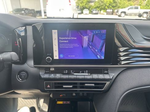 Used 2025 Toyota Camry LE FWD image 11