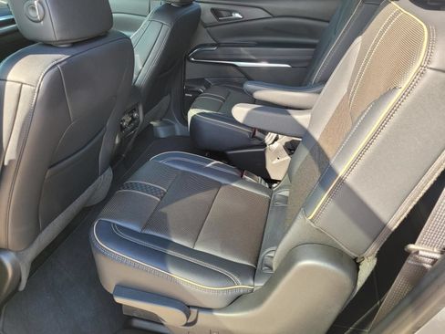 Used 2026 Chevrolet Traverse High Country AWD/4WD image 18